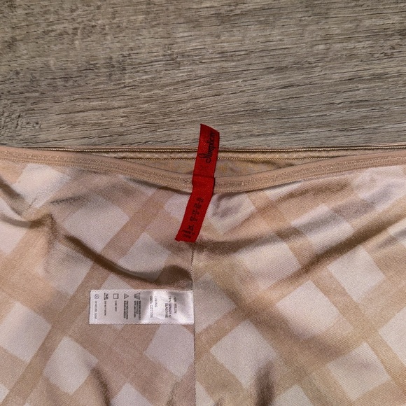 Spanx Slimplicity shaper short XL - tan with white print lining - Picture 9 of 9